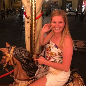 Meet your Posher, Abby